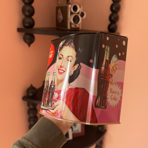 SOLD Vintage Coca-Cola Collectible Tin āHave a Cokeā - Picture 3 of 8